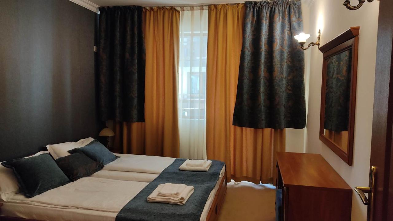 Annett Apartments At Emerald Hotel 반스코 외부 사진