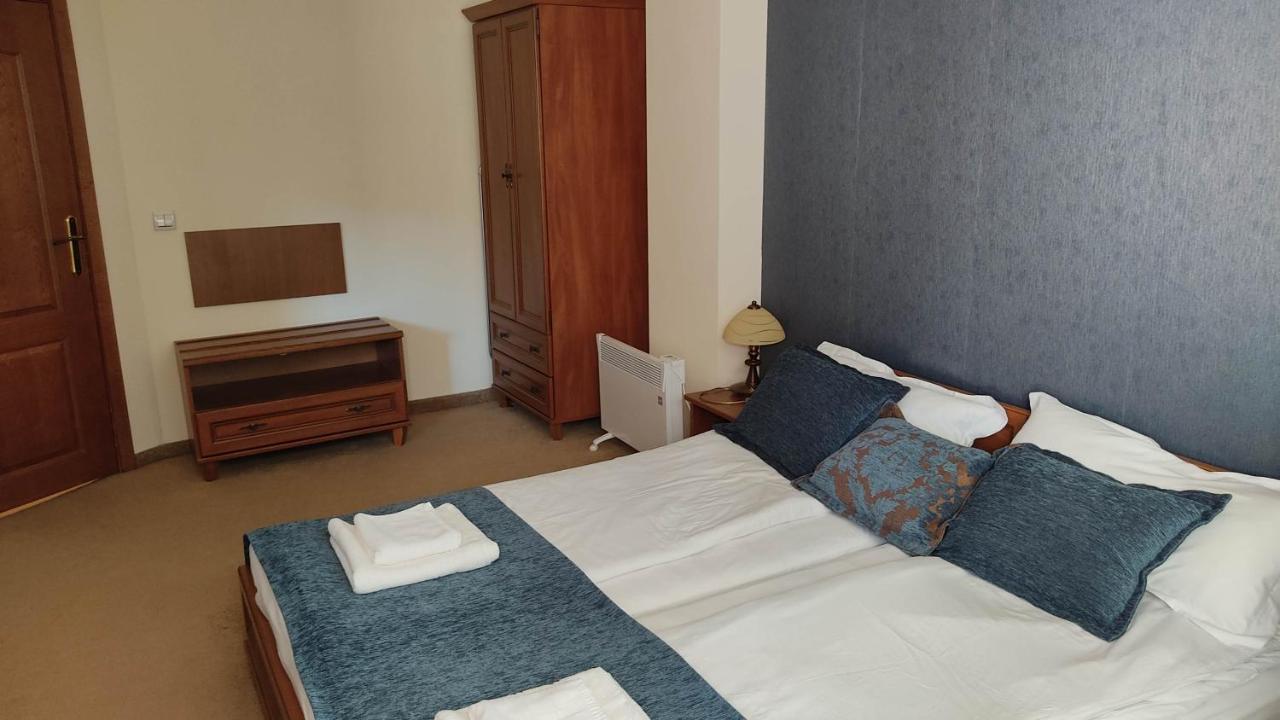 Annett Apartments At Emerald Hotel 반스코 외부 사진