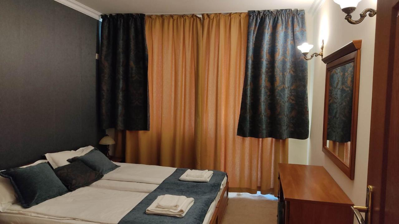 Annett Apartments At Emerald Hotel 반스코 외부 사진