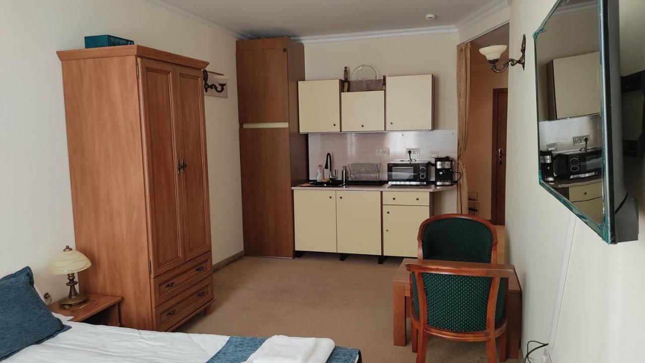 Annett Apartments At Emerald Hotel 반스코 외부 사진