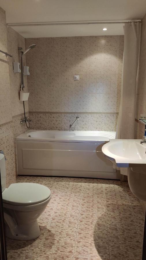 Annett Apartments At Emerald Hotel 반스코 외부 사진