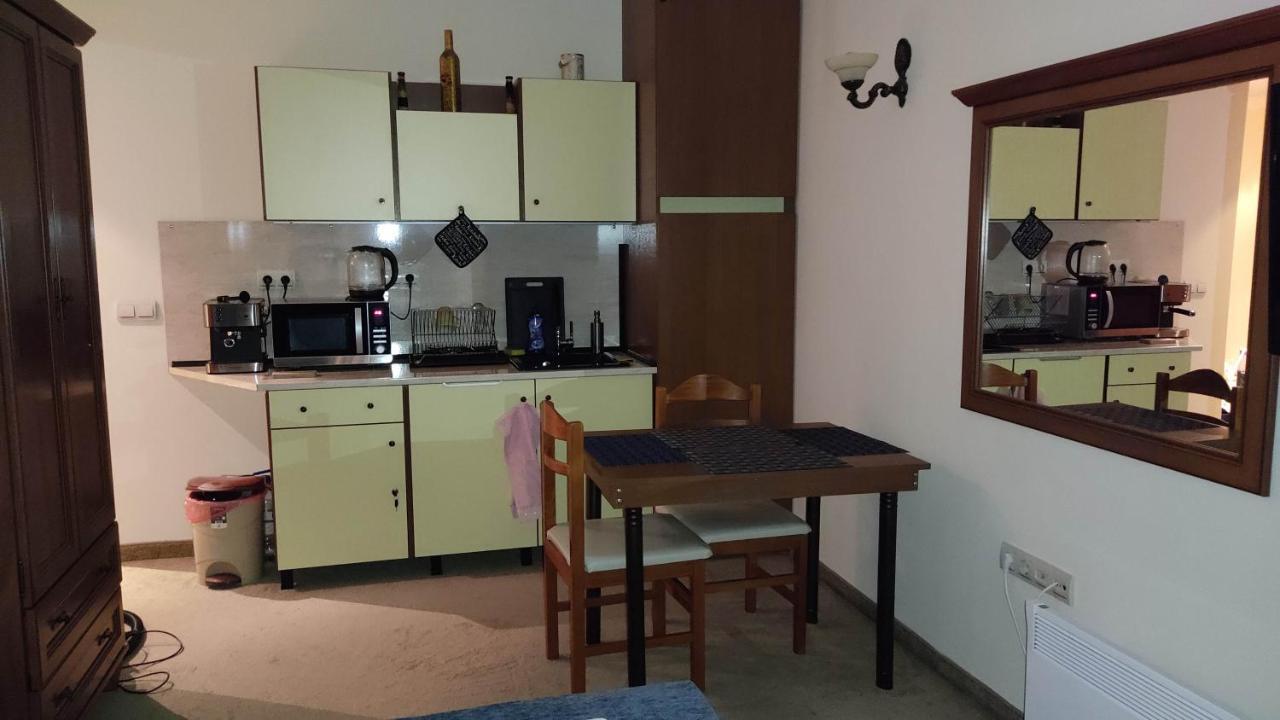 Annett Apartments At Emerald Hotel 반스코 외부 사진