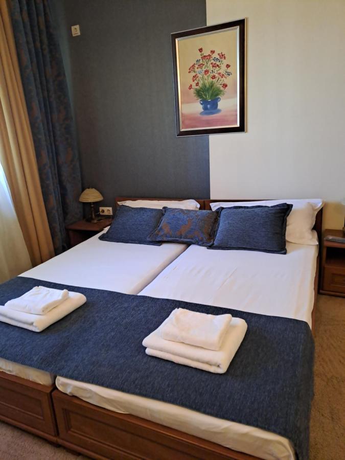 Annett Apartments At Emerald Hotel 반스코 외부 사진
